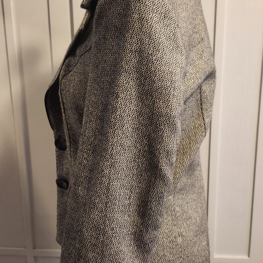 Clothes - Picture 2 of 4